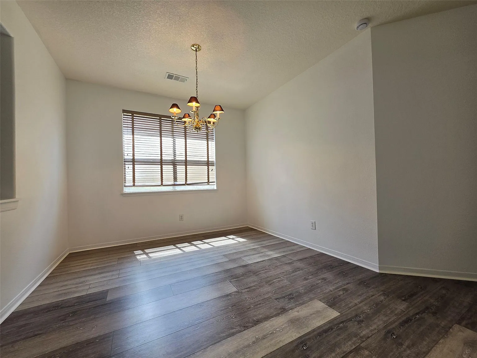3 bed, 2.0 bath, 1514 sqft, $1,850 — Photo 3