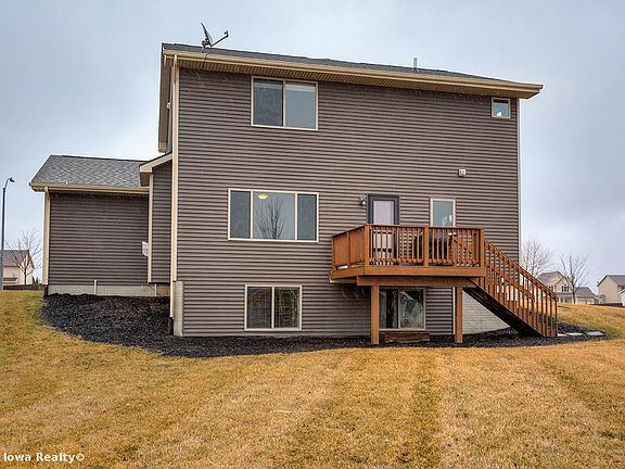 4th image of 1740 SE Oxford Dr