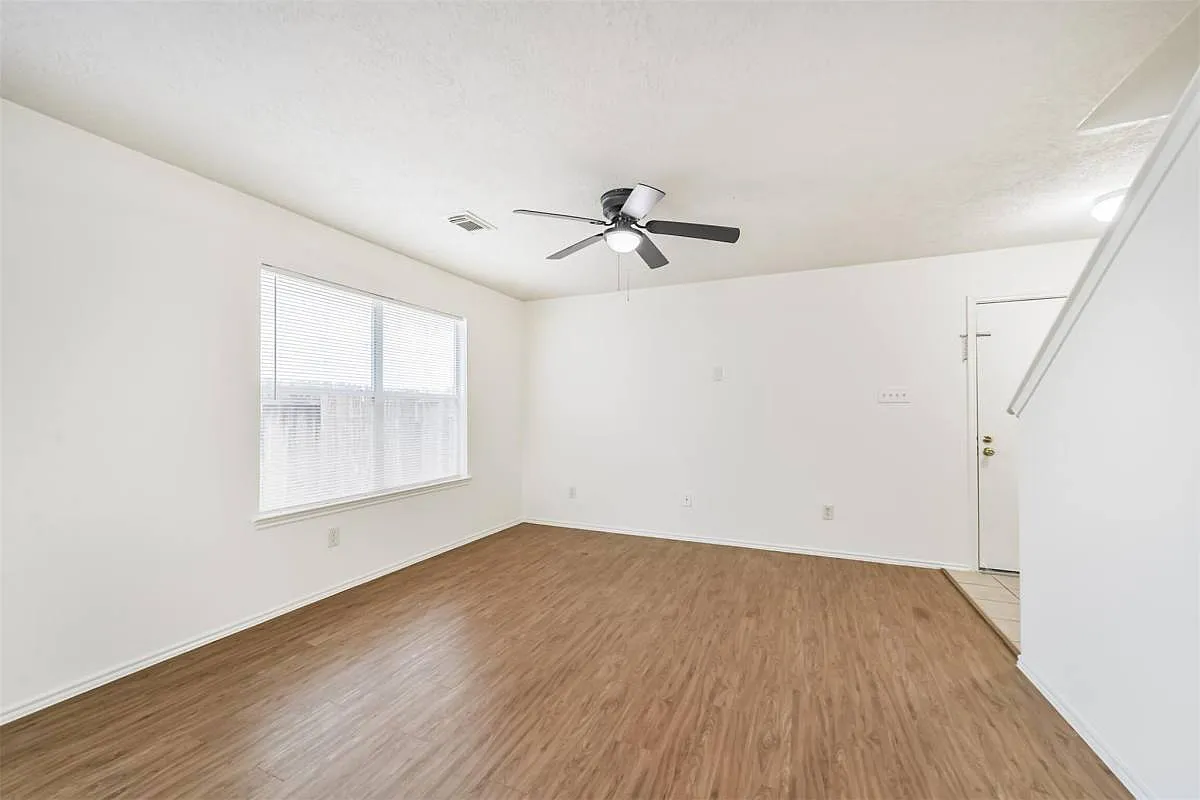 33318 Cottonwood Bend in Magnolia, TX 77354 — Photo 4