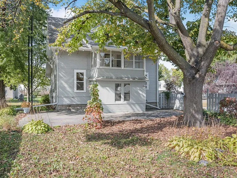 502 Park St S — Photo 24
