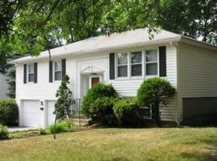 632 Oak St, Manchester, NH 03104