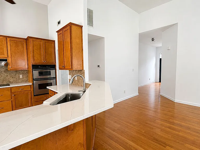 216 Turnbridge Cir — Photo 4