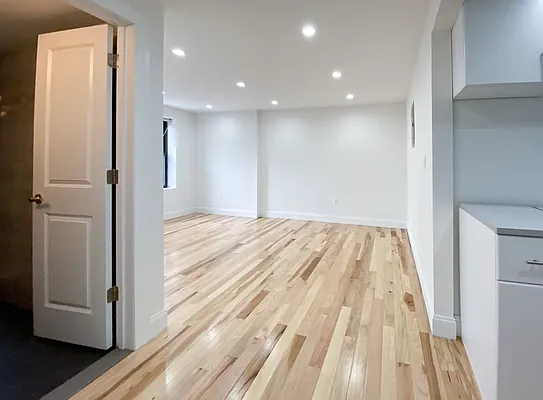 Rented by Kahen Properties | media 3