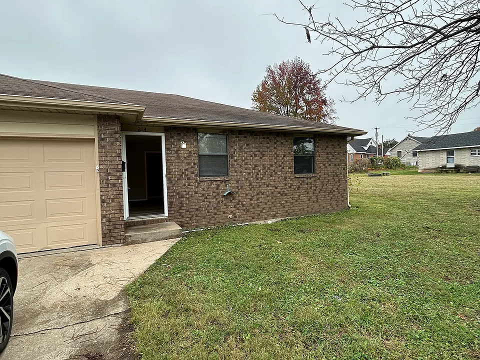 214 N College Ave #214