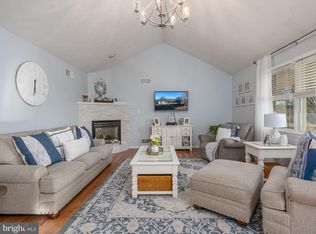 319 Ridgeview Dr, Berkeley Springs, WV 25411