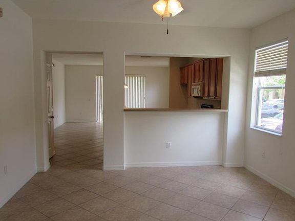 3rd image of 5217 Paradise Cay Cir