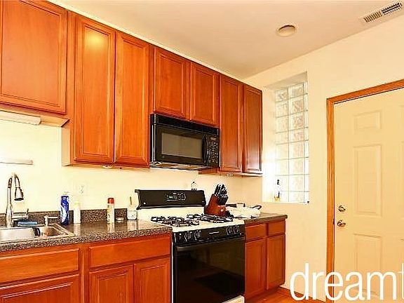 3rd image of 2243 W Belmont Ave APT 2F