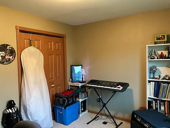 3rd image of 560 Cottonwood Dr APT 4