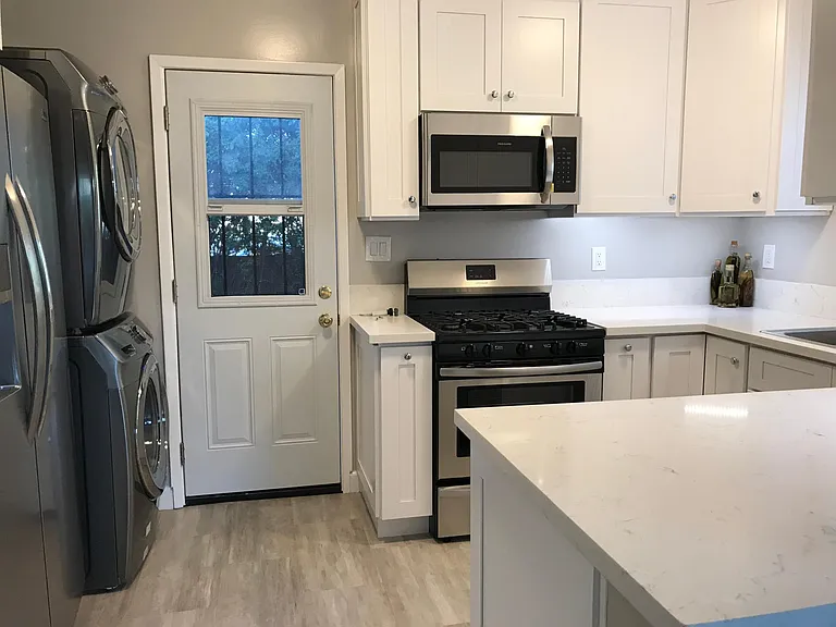 604 Illinois Ct #3 — Photo 2