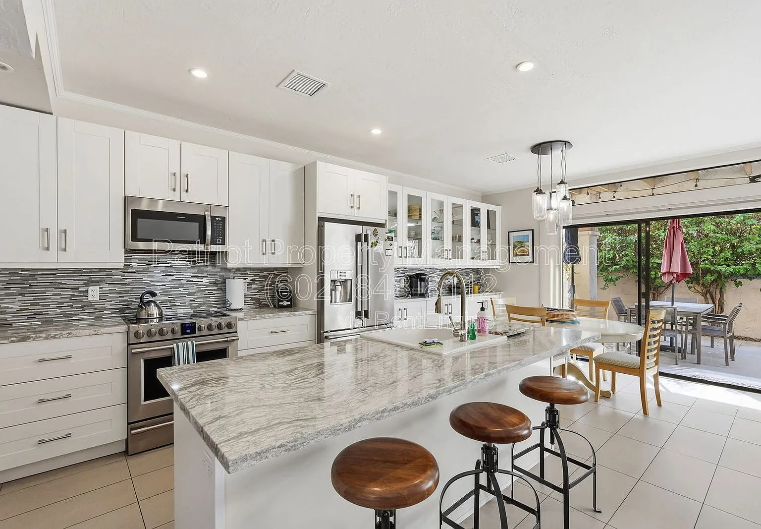 2 bed, 2.5 bath, 1350 sqft, $3,000 — Photo 1