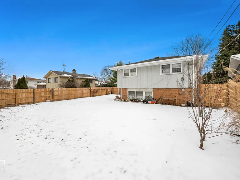 7218 W 110th Pl — Photo 11