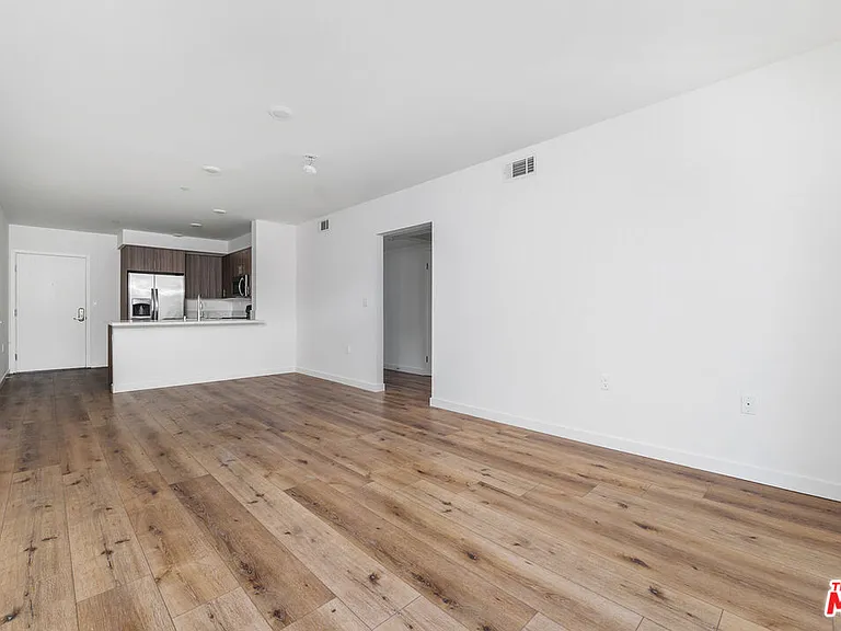 5229 Willowcrest Ave #208 — Photo 13