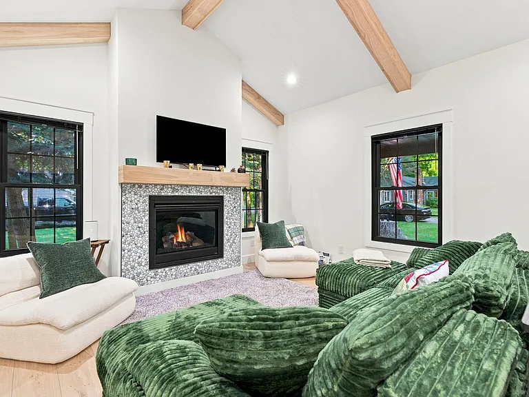 3117 Maplewood Dr — Photo 14
