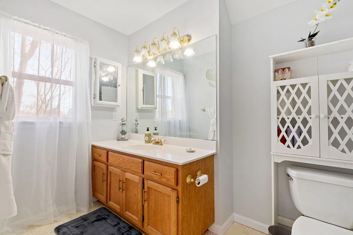 4 bed, 2.5 bath, 2940 sqft, $4,500 — Photo 4