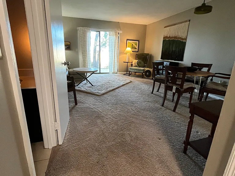 511 Saint Charles Ct — Photo 4
