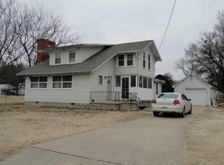 212 W 16th St, Newton, KS 67114