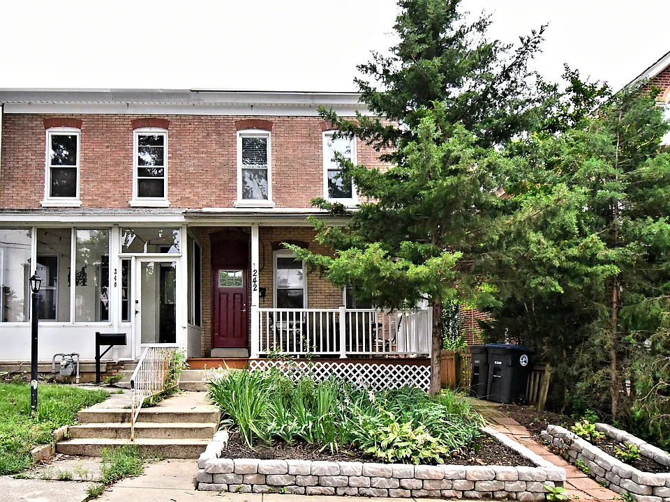 242 E 8th Ave