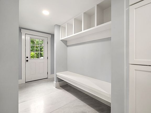 3rd image of 6 Craig Cir