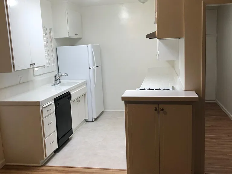 10874 Rose Ave #5 — Photo 2