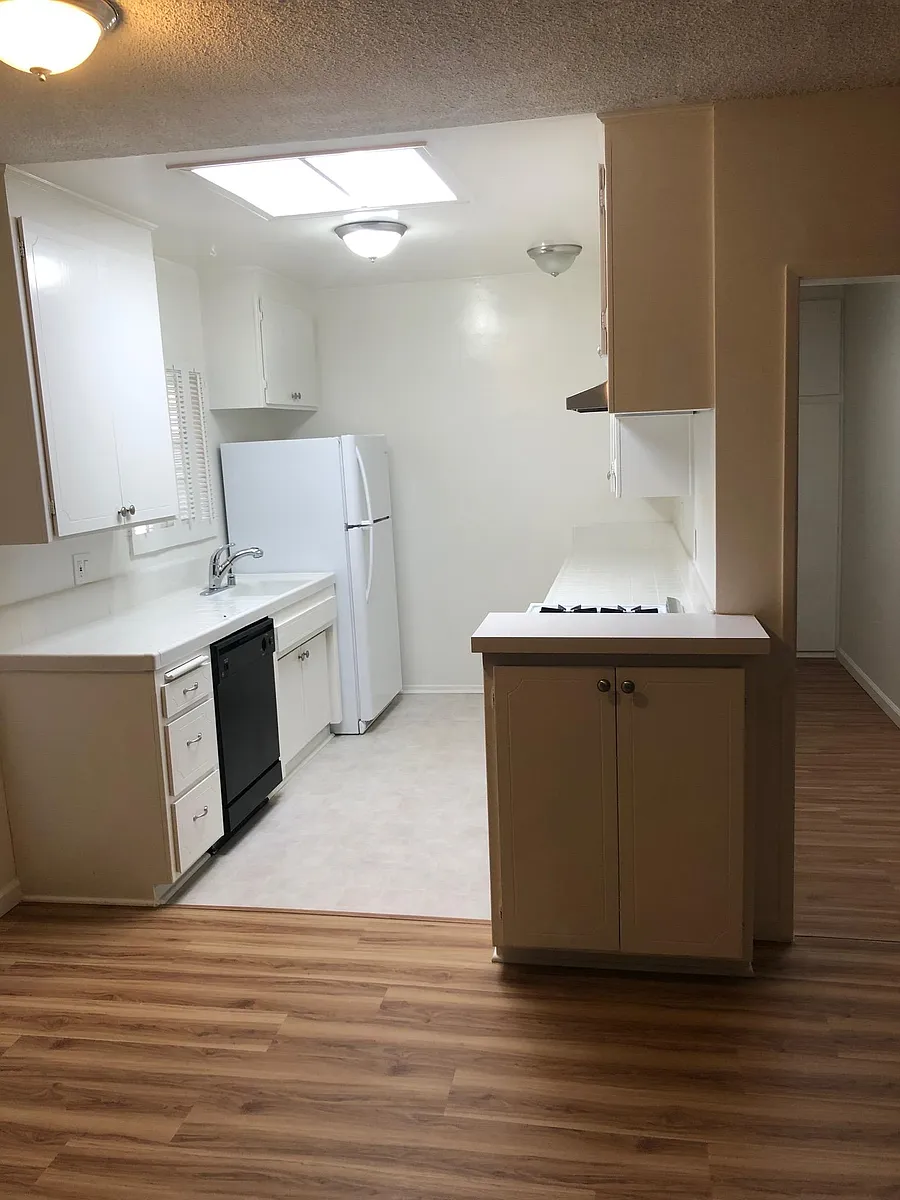 Building Photo - 10874 Rose Ave #5