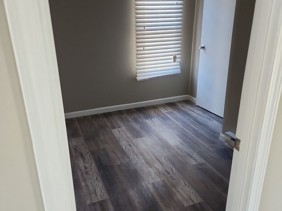 1st image of 204 Oak St