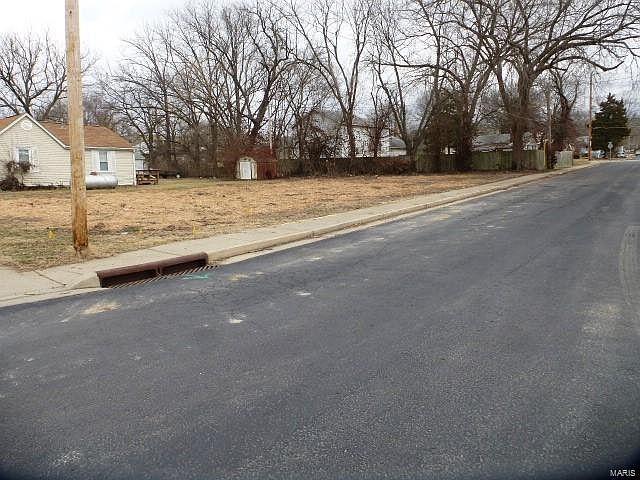 2nd image of 207 S Oak St