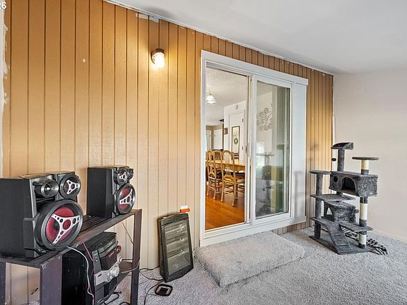 2nd image of 904 S Magnolia St