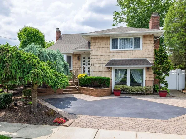 90 N Cedar Street, Massapequa, NY 11758