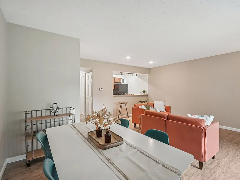 Pier 39 Apartments & Townhomes — Photo 39