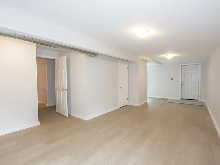 140 Caroline St S #1 — Photo 10