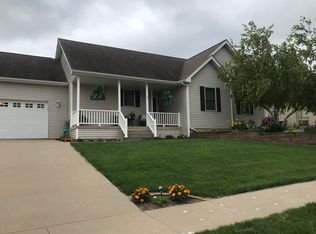 25 Jackson St, Pella, IA 50219