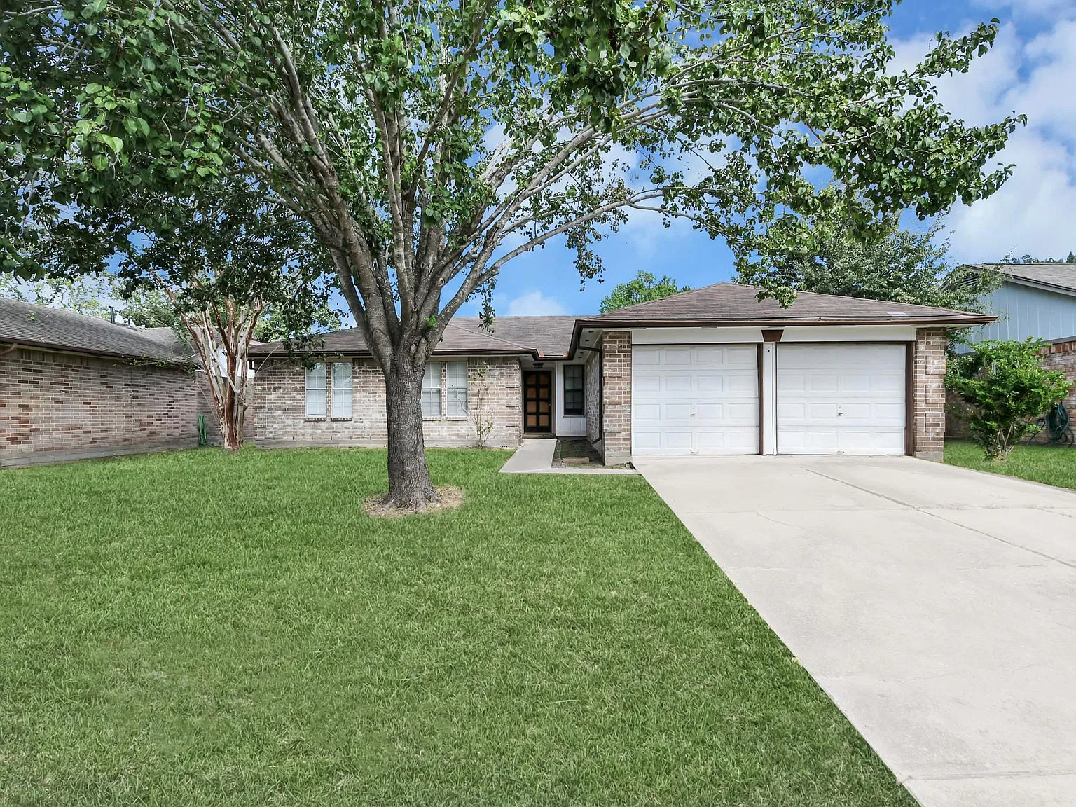 4 bed, 2.0 bath, 1412 sqft, $2,000 — Photo 2