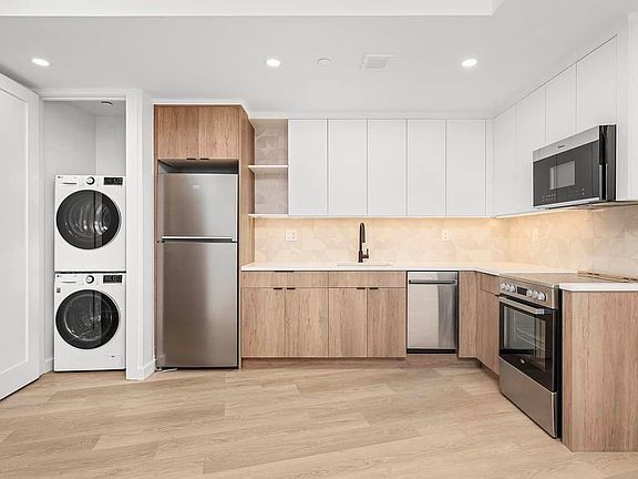 2nd image of 1615 Cedar St #8E