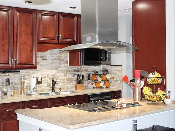 5th image of 504 65th Avenue Dr W