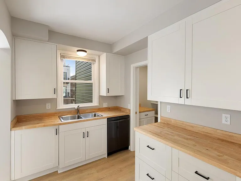 3237 Hennepin Ave — Photo 8