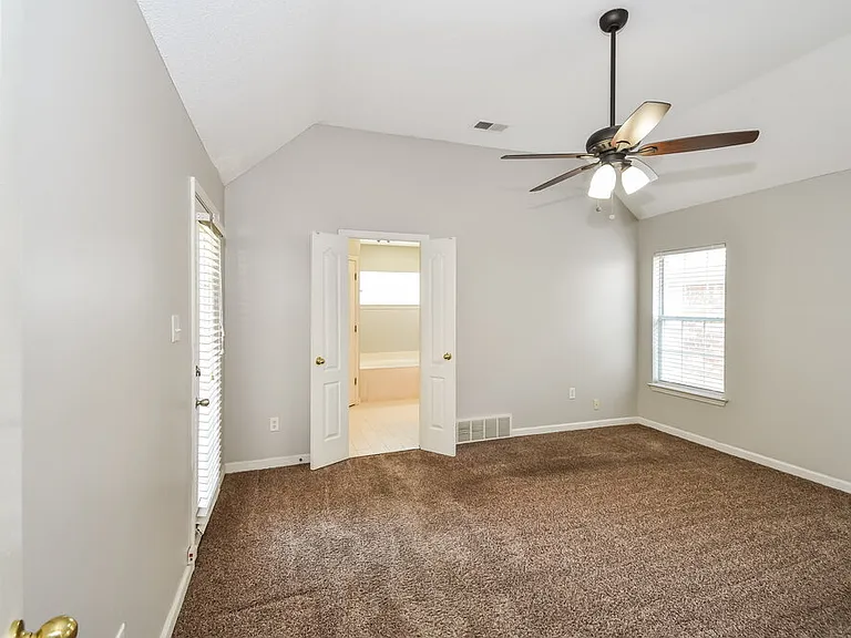 9760 Riggin Dr — Photo 7