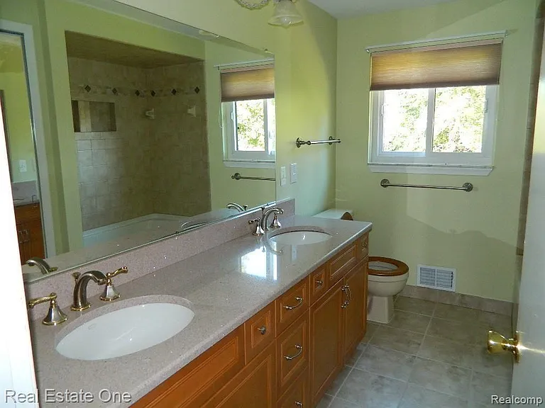 6927 Northpoint Dr — Photo 27