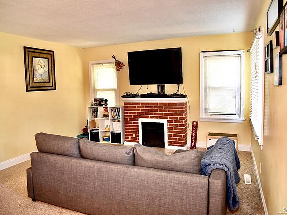 4th image of 628 S 12th St