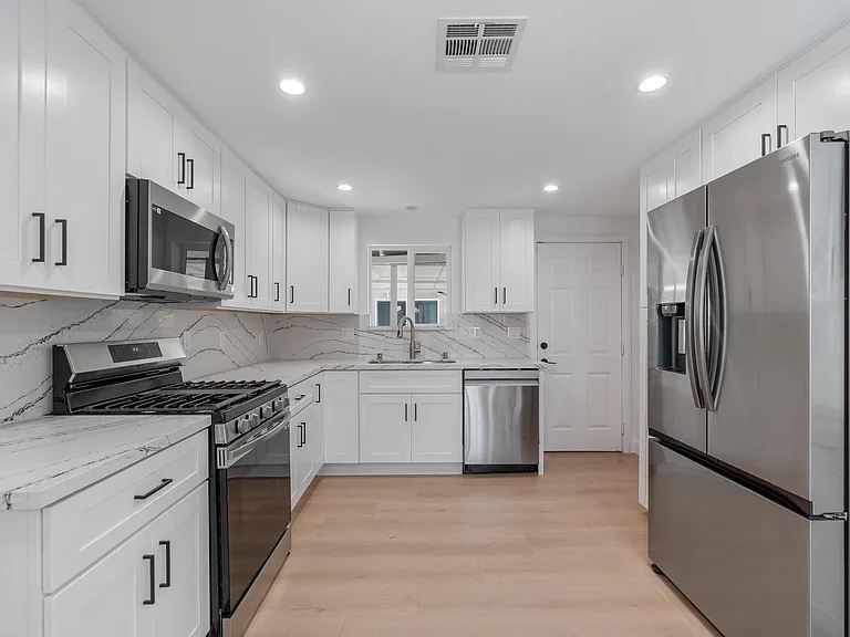 1206 Tamarind Ave — Photo 17