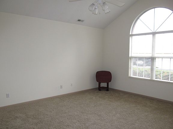 4th image of 130 Green Ln