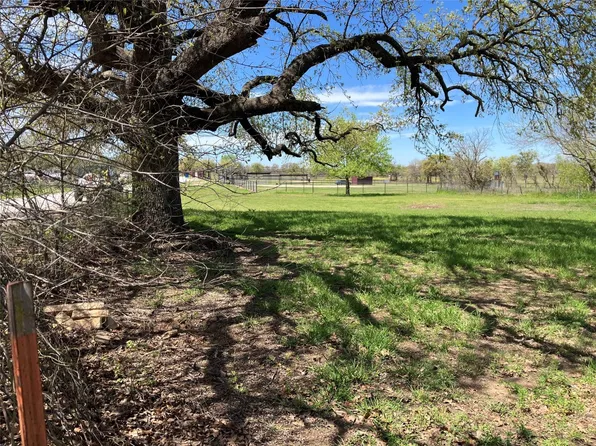 W Ross Ave, De Leon, TX 76444