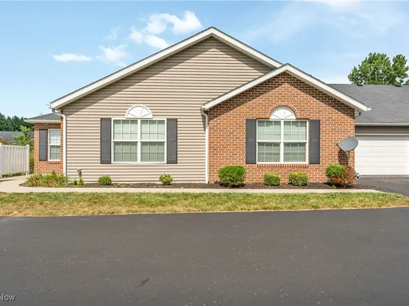 217 Woodbury Glen St, Hartville, OH 44632