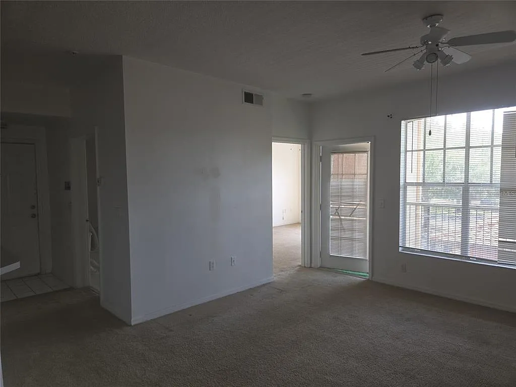 2 bed, 2.0 bath, 1073 sqft, $1,550 — Photo 4