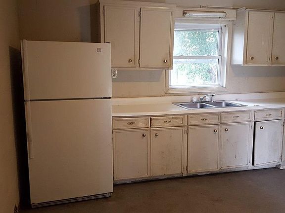 4th image of 301 S McFarland St