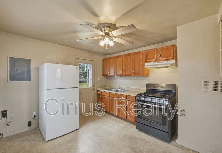 1 Shelby St — Photo 9
