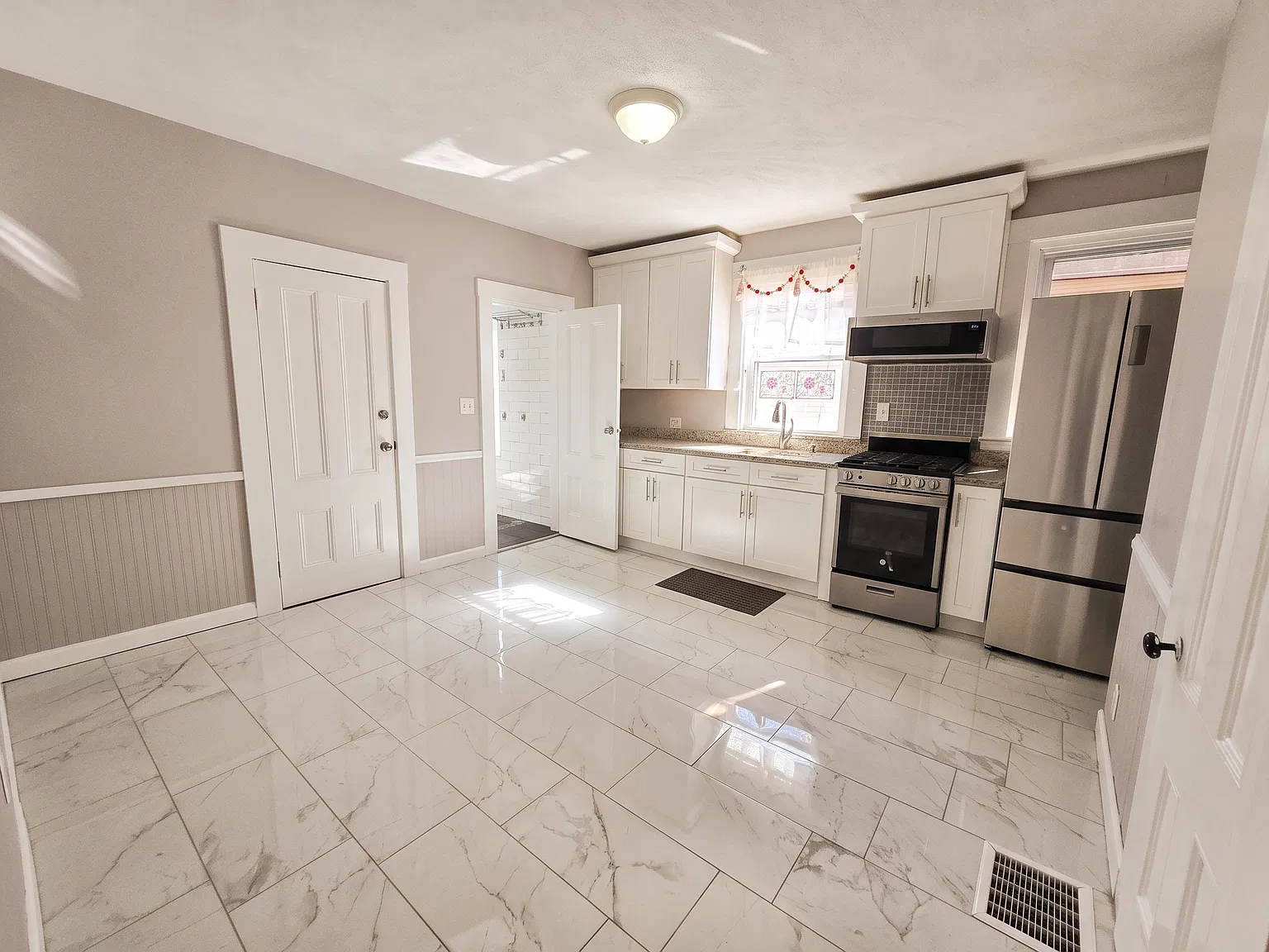4 bed, 1200 sqft, $3,800 — Photo 3