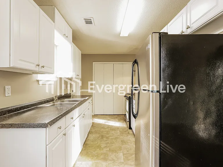 1151 Weston St — Photo 6