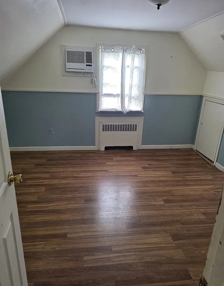Valley Ln, Hicksville — Photo 1