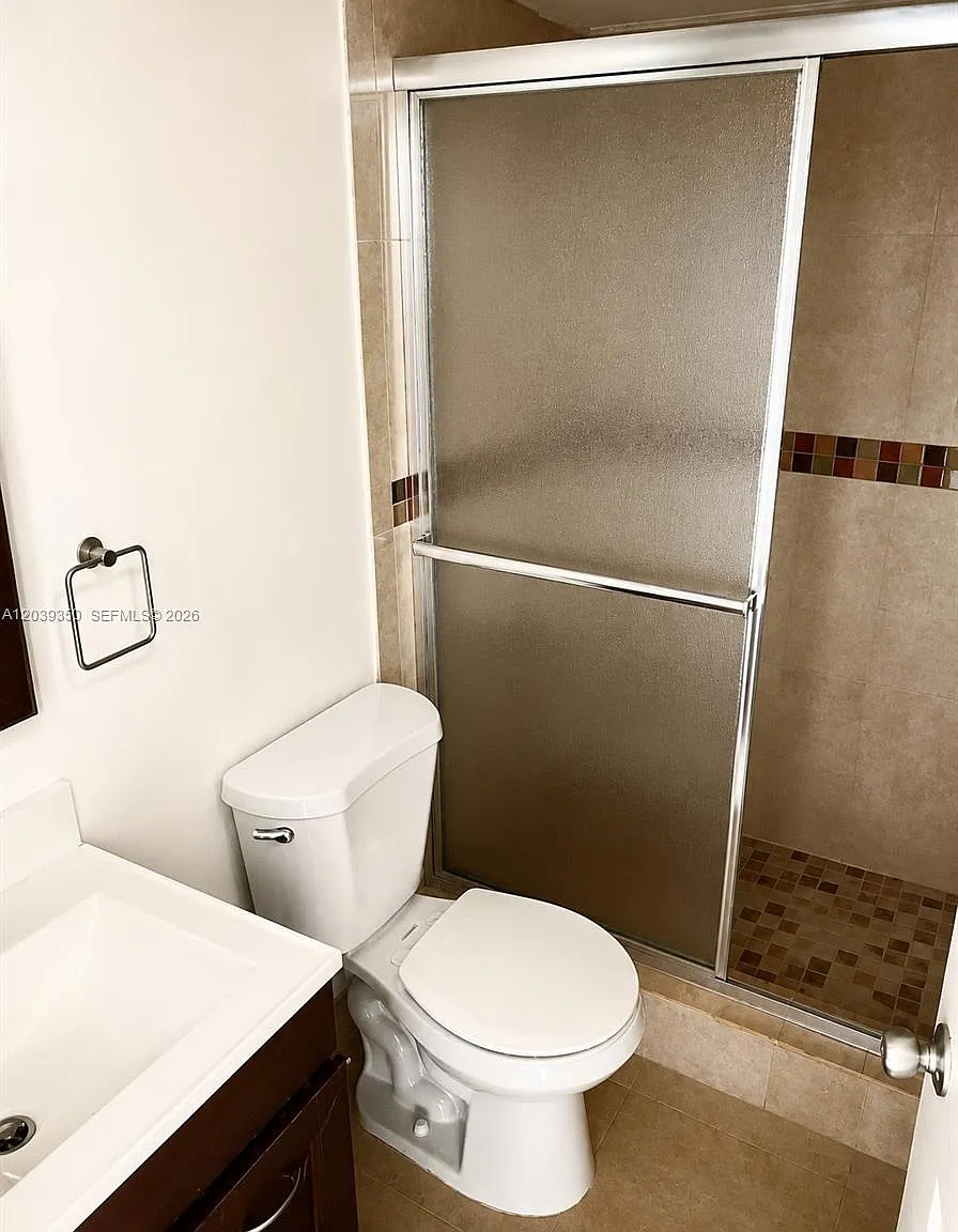 Villas De Venezia Condo — Photo 3