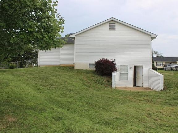 2nd image of 221 Castlewood Dr